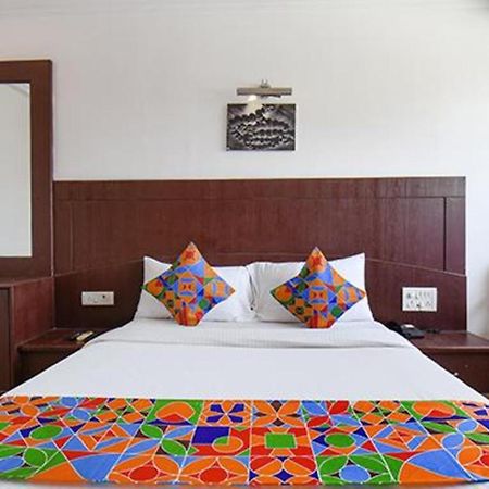 Hotel Shirdi Sai Wada Eksteriør bilde