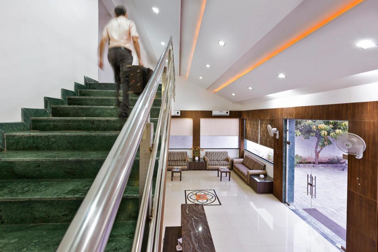 Hotel Shirdi Sai Wada Eksteriør bilde