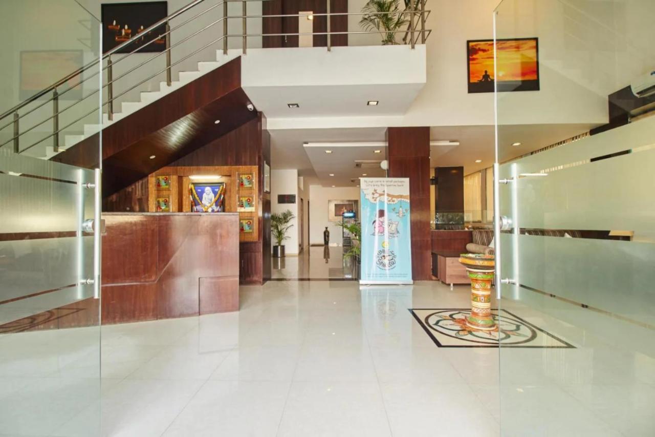 Hotel Shirdi Sai Wada Eksteriør bilde