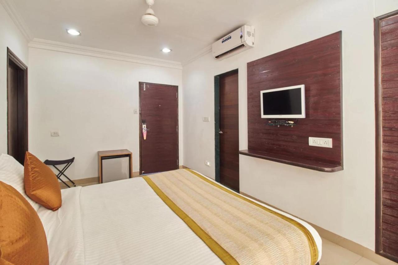 Hotel Shirdi Sai Wada Eksteriør bilde