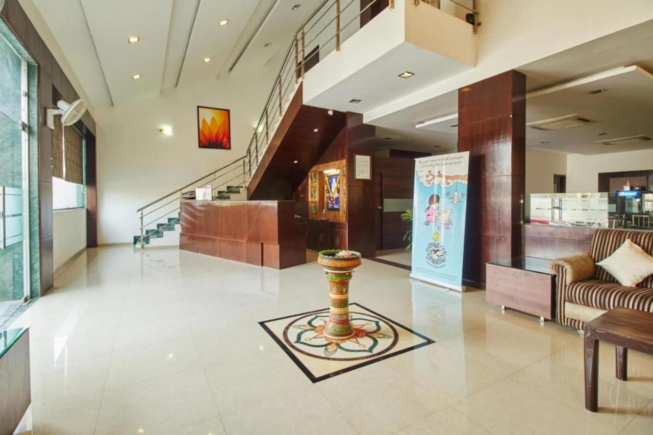 Hotel Shirdi Sai Wada Eksteriør bilde