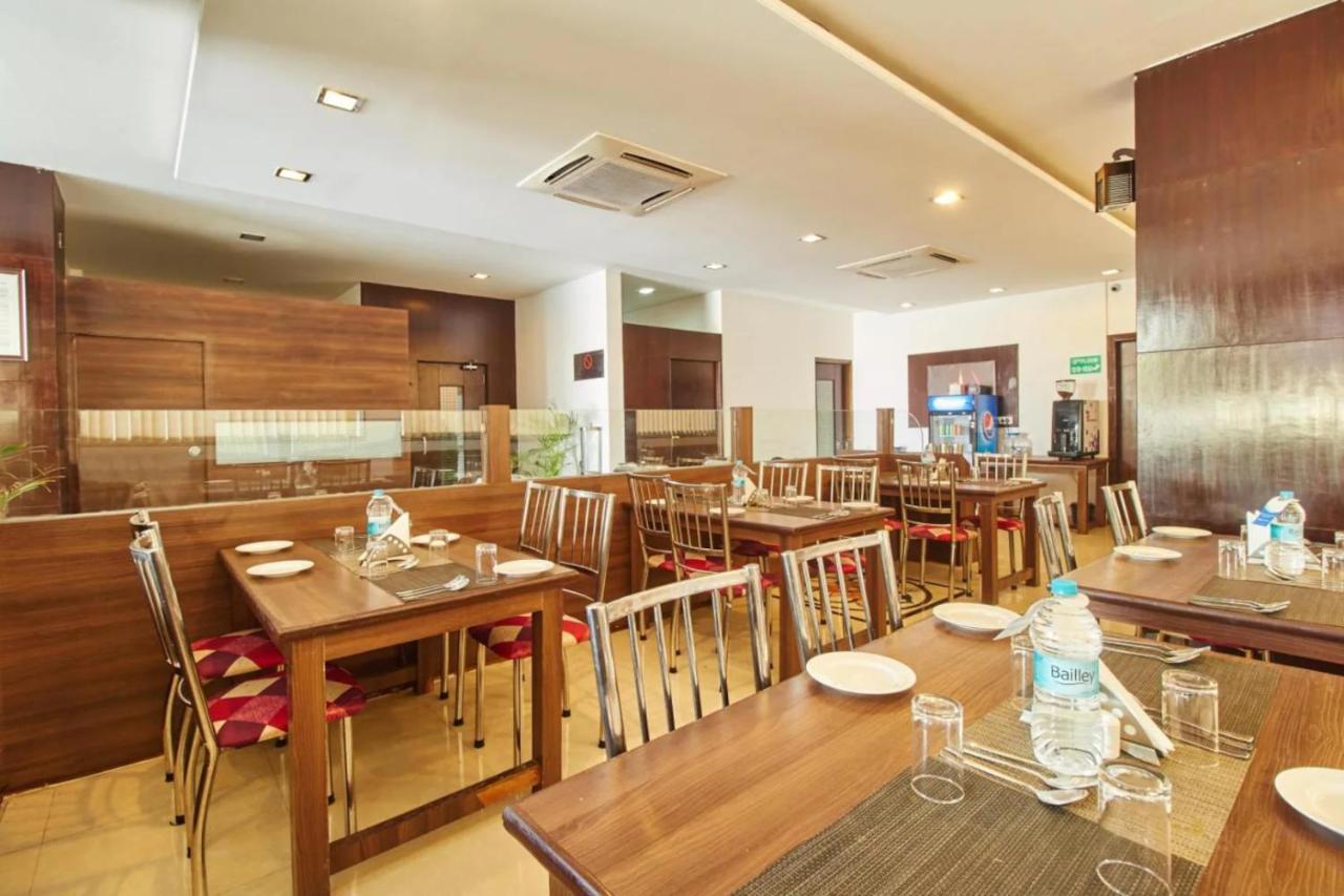 Hotel Shirdi Sai Wada Eksteriør bilde