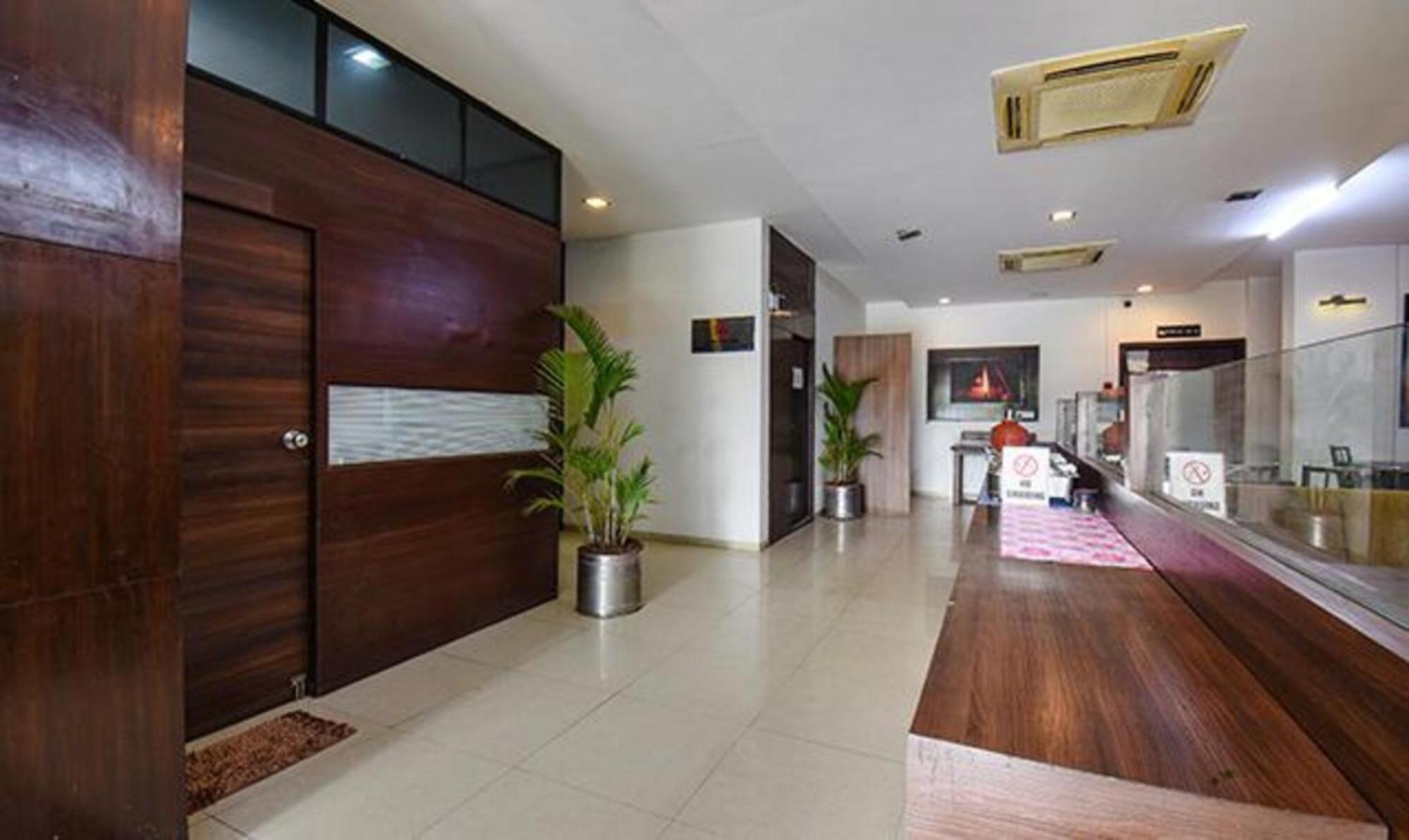 Hotel Shirdi Sai Wada Eksteriør bilde