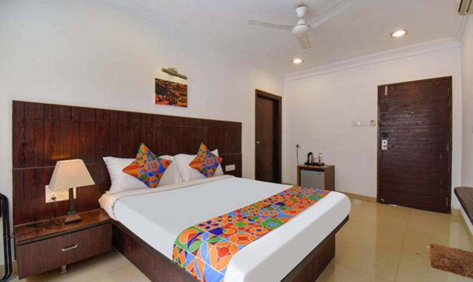 Hotel Shirdi Sai Wada Eksteriør bilde
