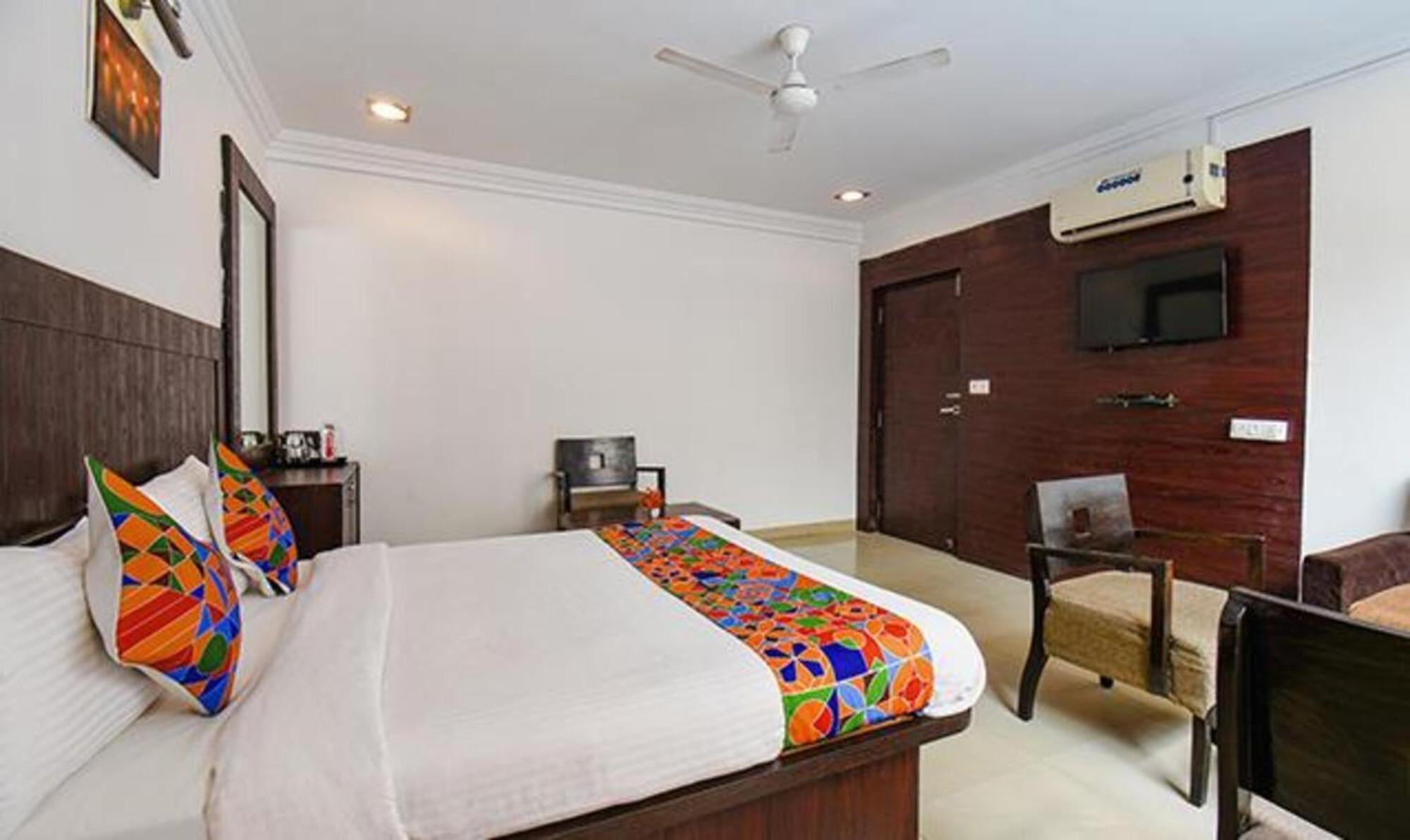 Hotel Shirdi Sai Wada Eksteriør bilde