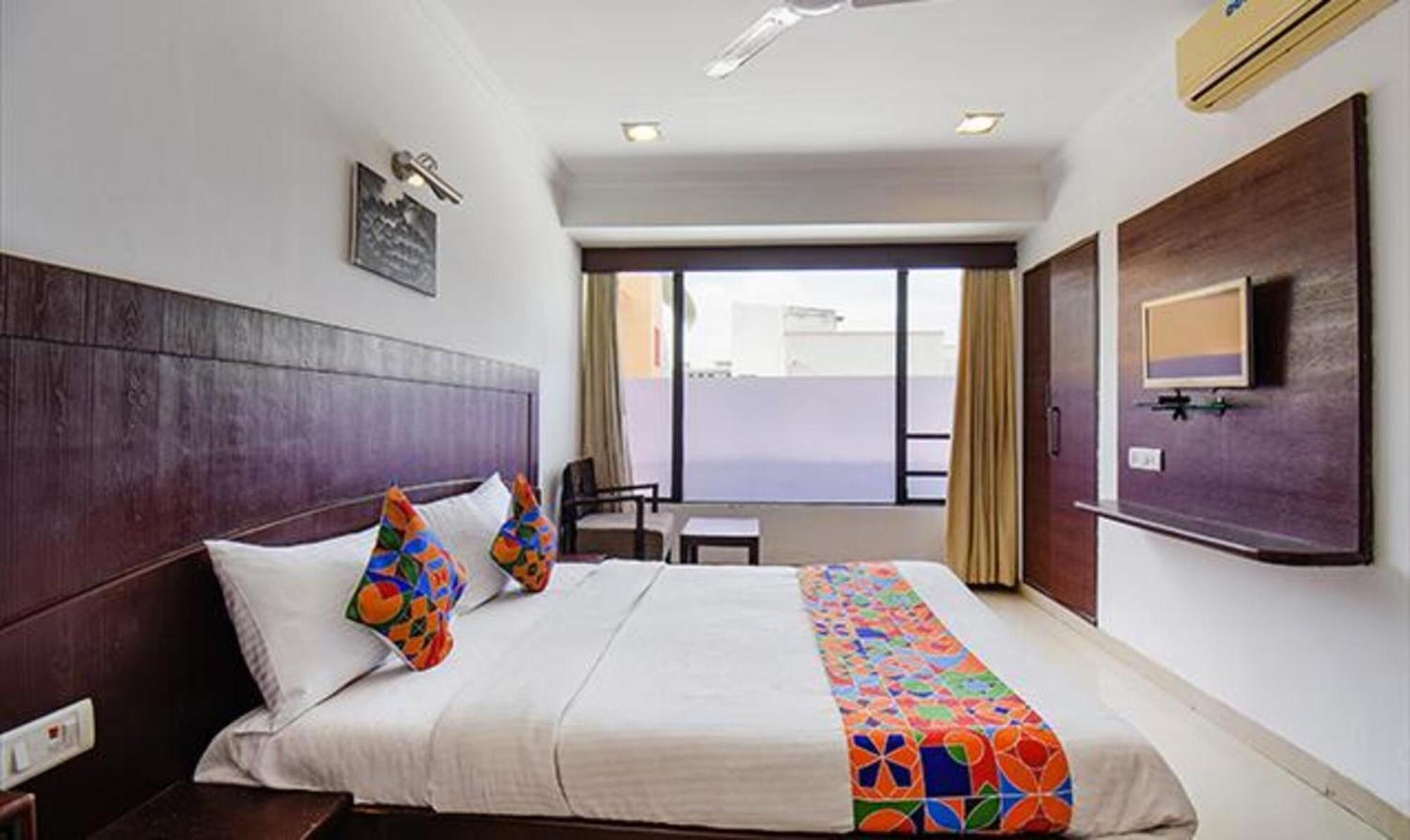 Hotel Shirdi Sai Wada Eksteriør bilde