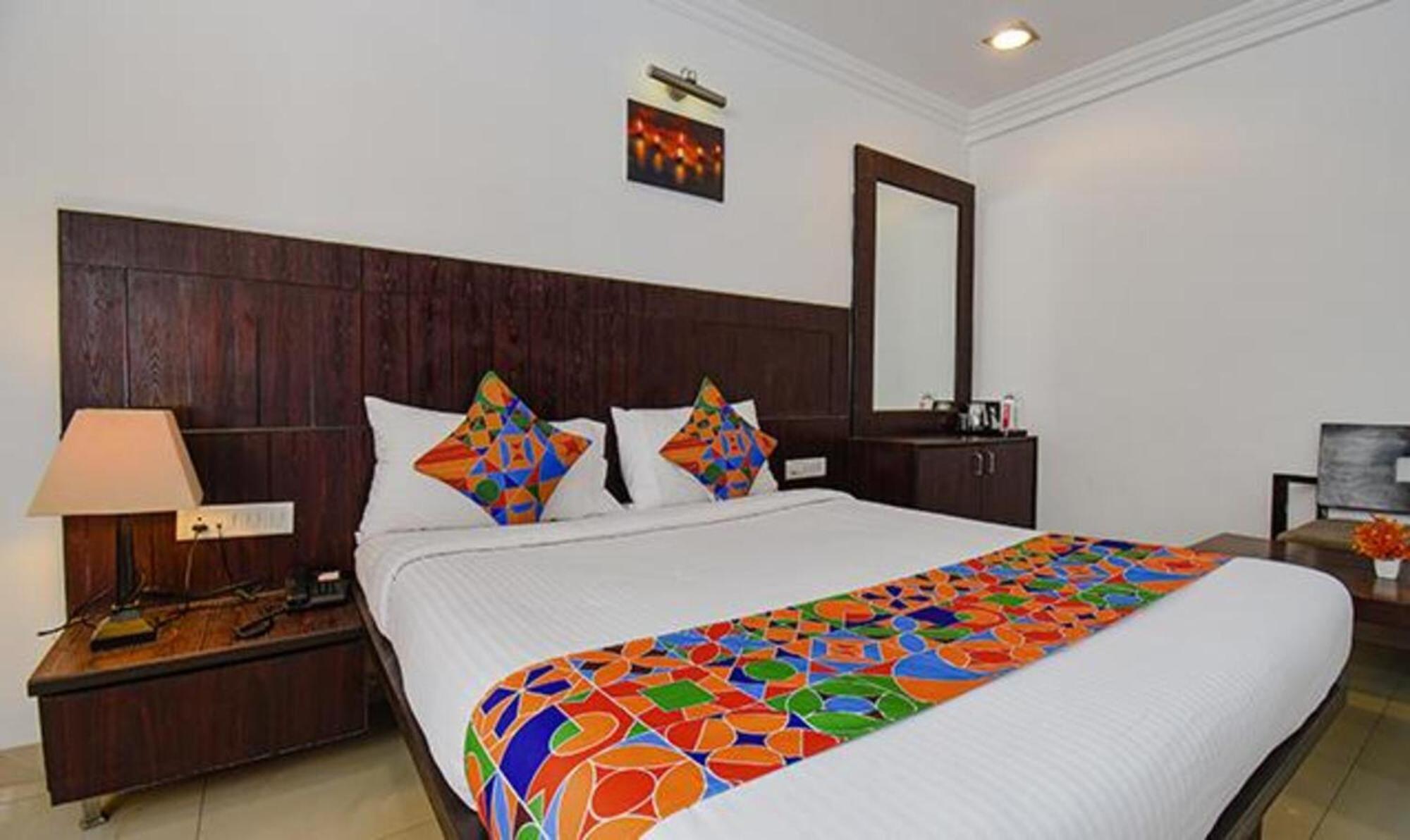 Hotel Shirdi Sai Wada Eksteriør bilde