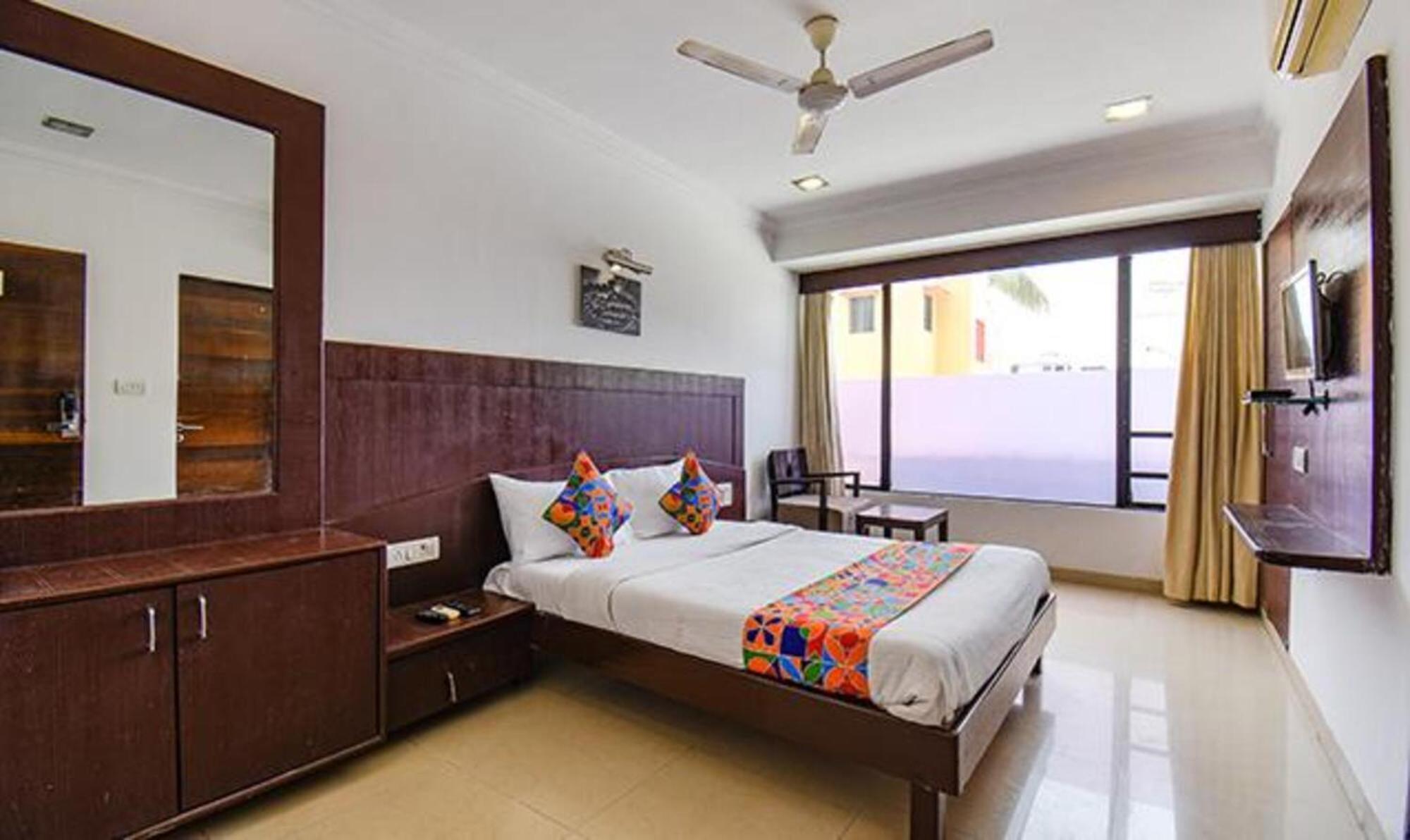 Hotel Shirdi Sai Wada Eksteriør bilde