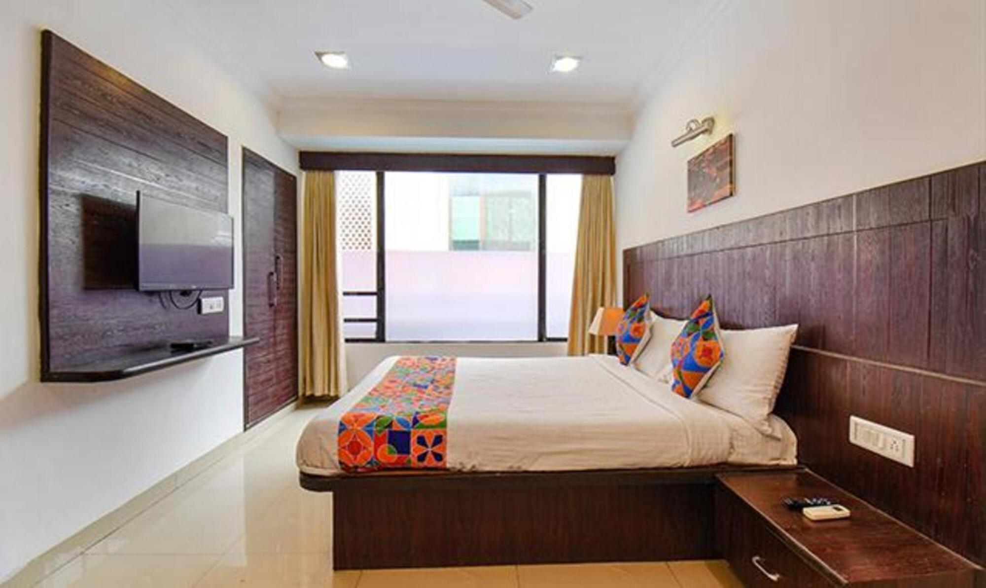 Hotel Shirdi Sai Wada Eksteriør bilde