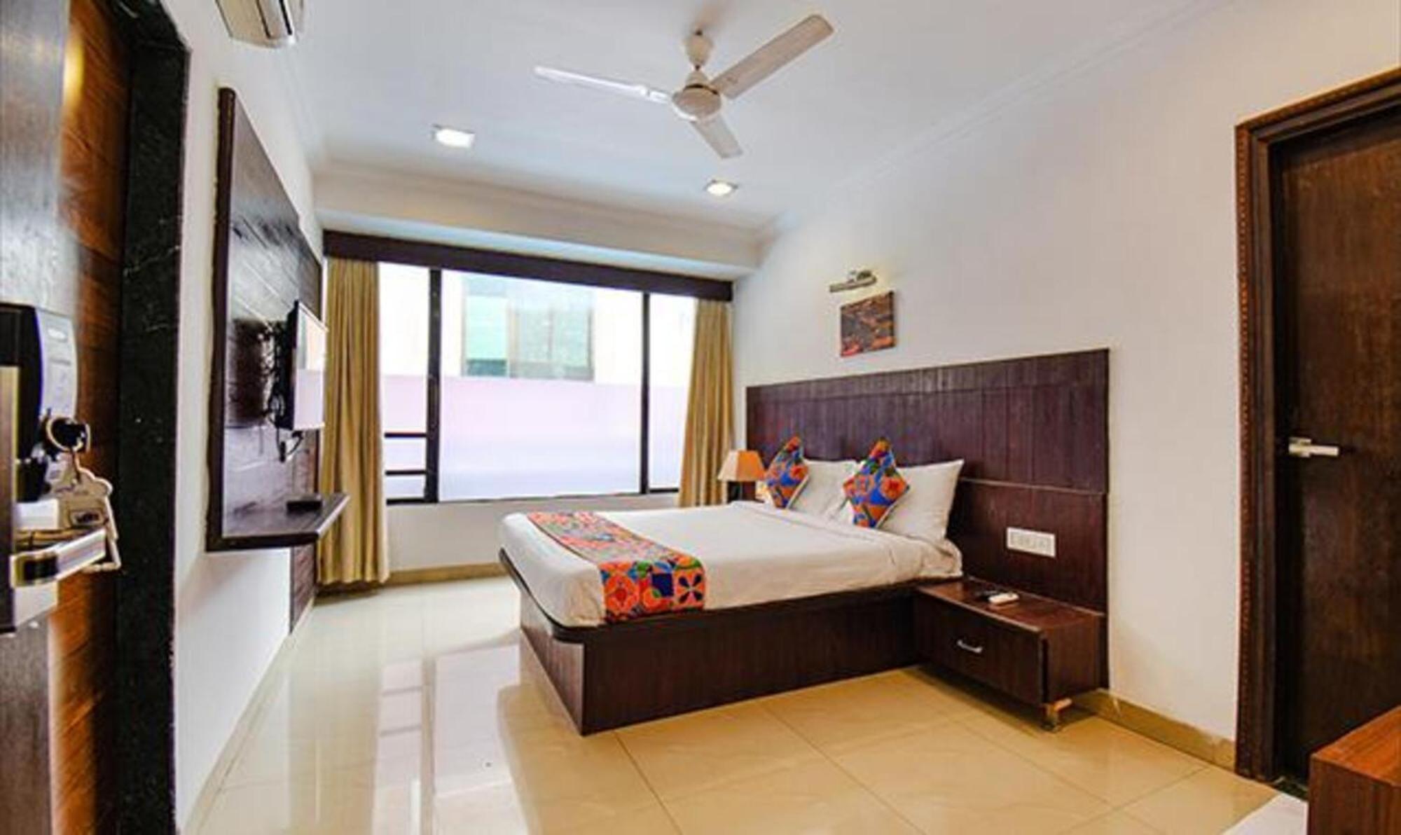 Hotel Shirdi Sai Wada Eksteriør bilde