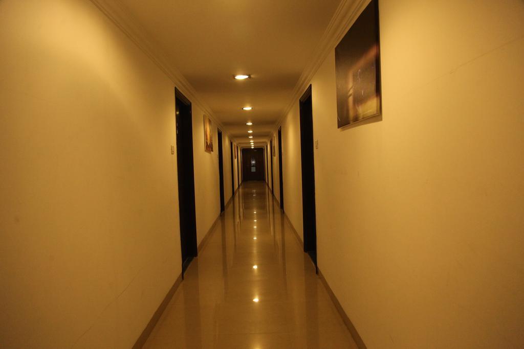 Hotel Shirdi Sai Wada Eksteriør bilde