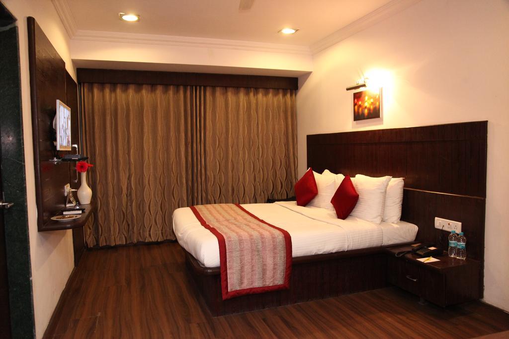 Hotel Shirdi Sai Wada Eksteriør bilde