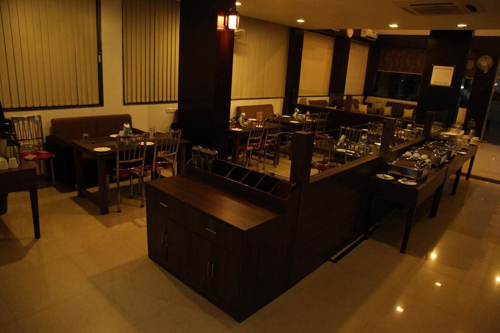 Hotel Shirdi Sai Wada Eksteriør bilde