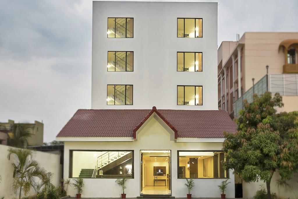 Hotel Shirdi Sai Wada Eksteriør bilde