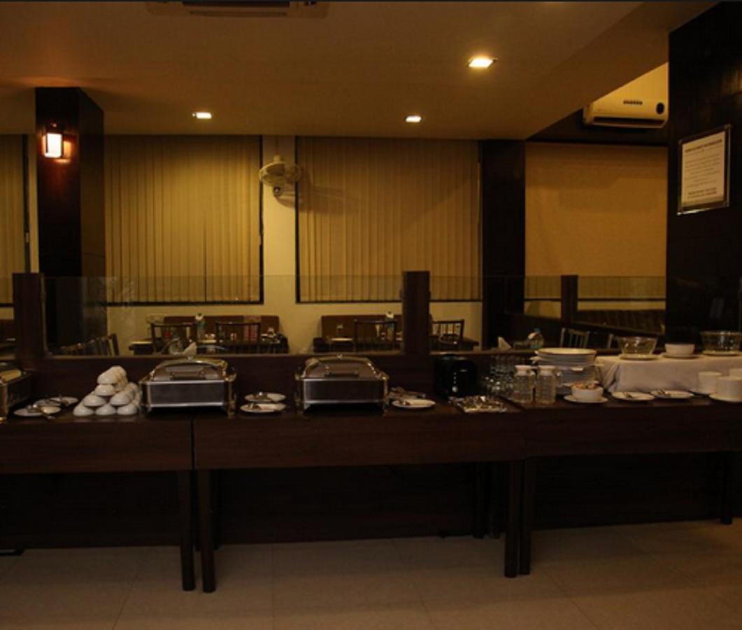 Hotel Shirdi Sai Wada Eksteriør bilde