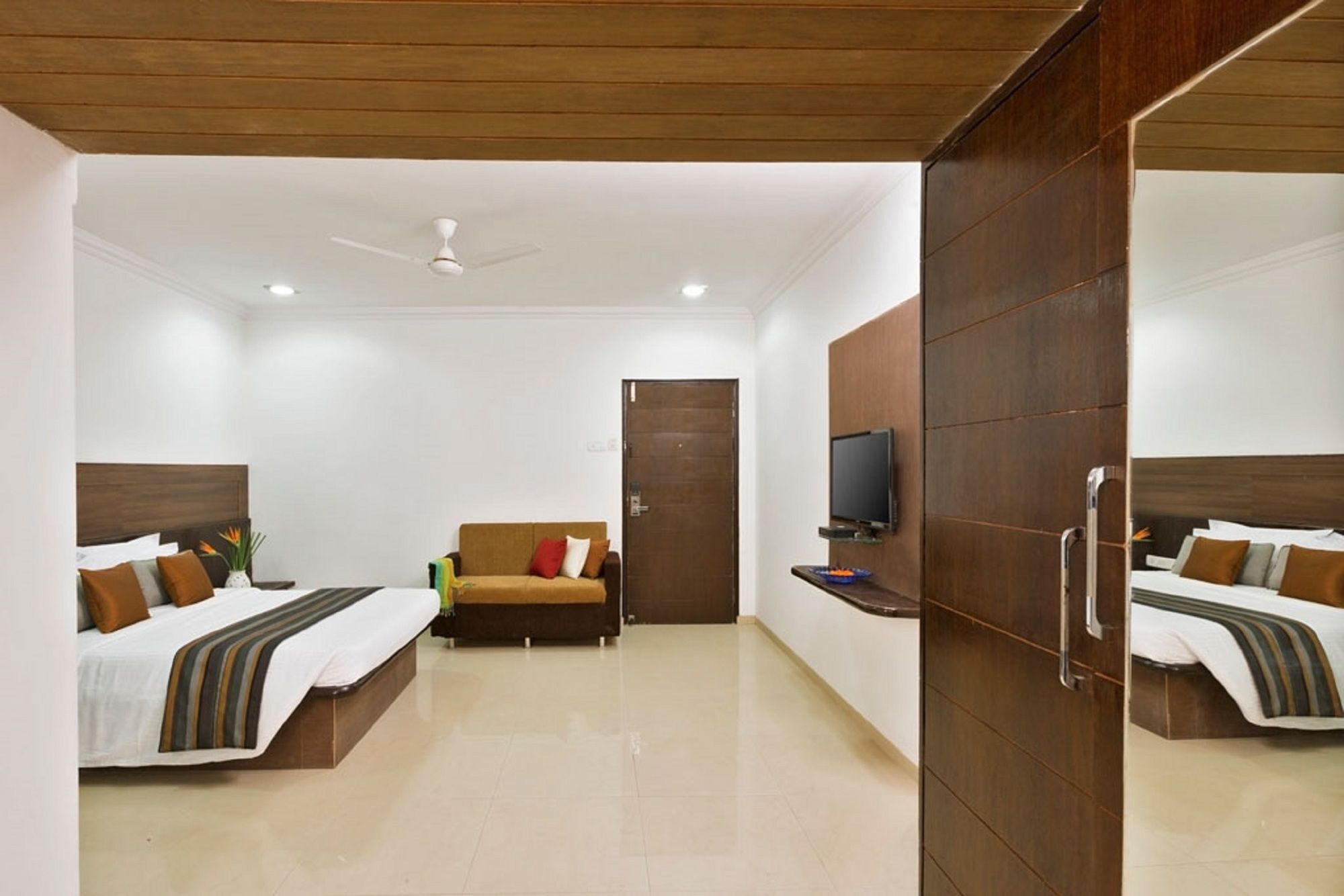Hotel Shirdi Sai Wada Eksteriør bilde